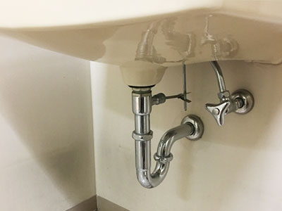 洗面台の配水管